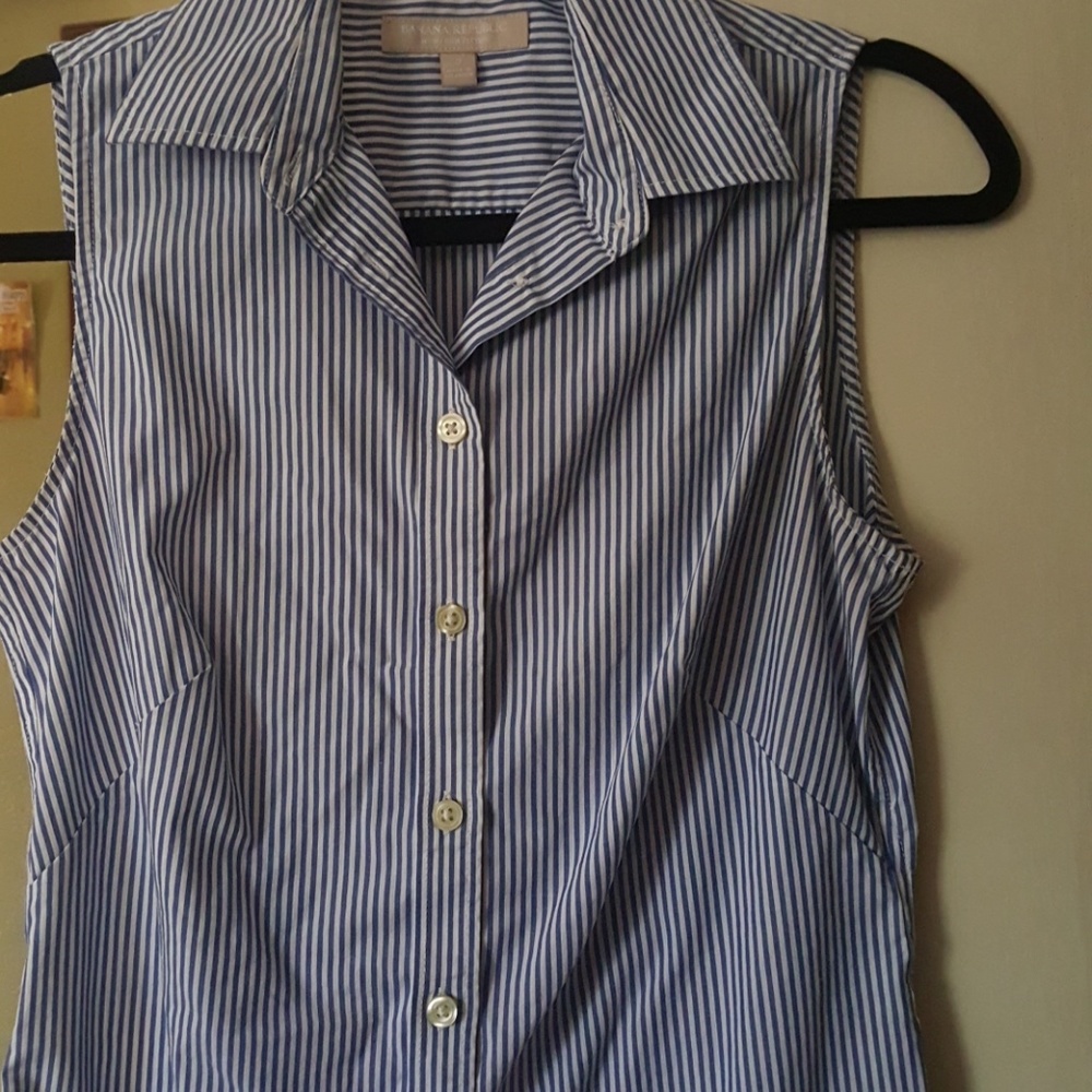 Button up sleevless shirt